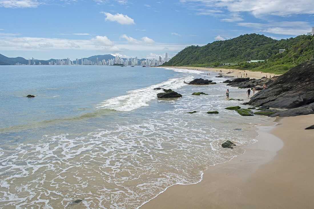 Praia do Buraco